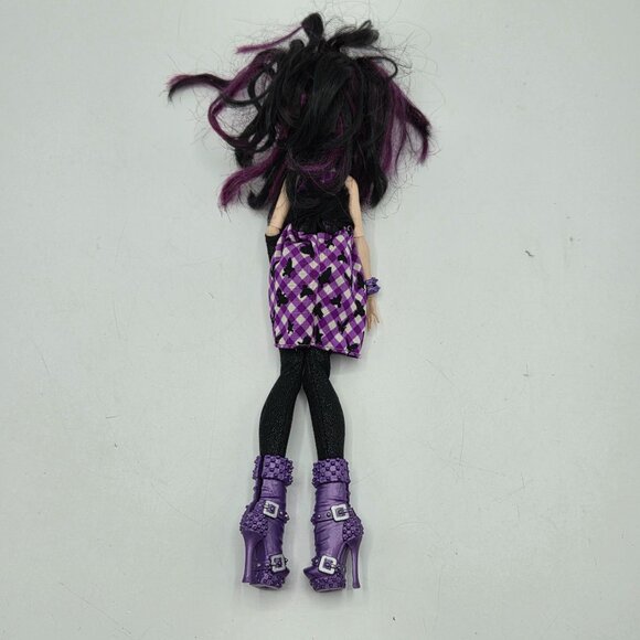 Ever After High Raven Queen Enchanted Picnic Fashion Doll by Mattel - Picture 6 of 6